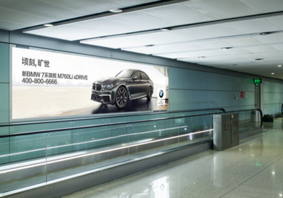 F1層國內(nèi)到達西指廊墻面燈箱廣告