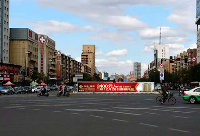 吉林大街與桃源路交匯處南側(cè)大牌 吉林大街與桃源路交匯處南側(cè)大牌