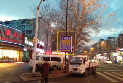 新昌街與解放大路交匯燈桿廣告 新昌街與解放大路交匯燈桿廣告