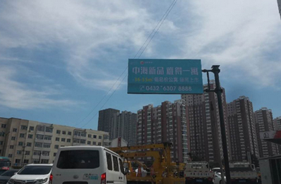 吉林大街統(tǒng)泰新物華門前交通導(dǎo)向 吉林大街統(tǒng)泰新物華門前交通導(dǎo)向