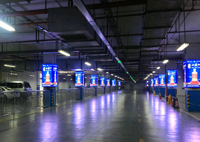 B1層停車場內(nèi)包柱燈箱 B1層停車場內(nèi)包柱燈箱