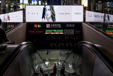 出站口梯頂燈箱廣告 出站口梯頂燈箱廣告