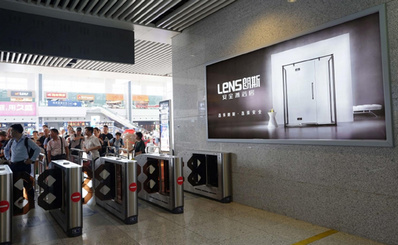 二層檢票口兩側(cè)燈箱廣告 二層檢票口兩側(cè)燈箱廣告