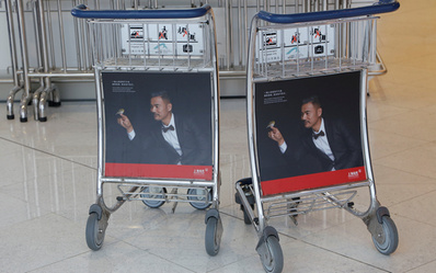 香港機(jī)場(chǎng)手推車廣告