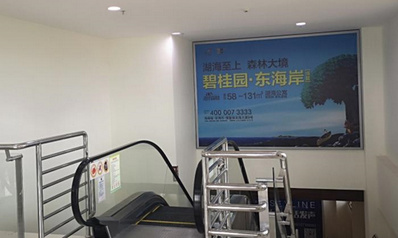 國(guó)內(nèi)到達(dá)通往行李提取處梯眉燈箱廣告 國(guó)內(nèi)到達(dá)通往行李提取處梯眉燈箱廣告