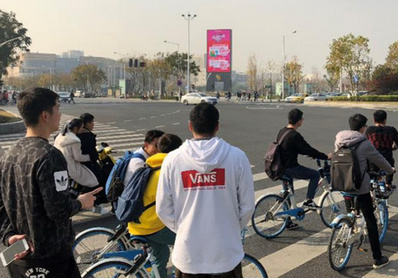 仙林金鷹雙面正反面LED屏廣告 仙林金鷹雙面正反面LED屏廣告