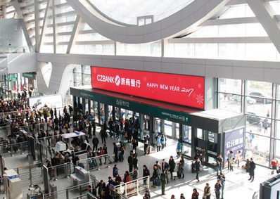 寧波站入口門頭橫楣燈箱廣告 寧波站入口門頭橫楣燈箱廣告