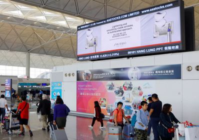 香港機(jī)場(chǎng)出發(fā)區(qū)七樓辦票大堂燈箱廣告 香港機(jī)場(chǎng)出發(fā)區(qū)七樓辦票大堂燈箱廣告