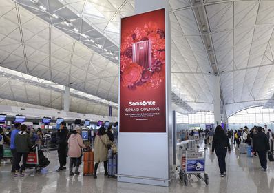 香港機(jī)場(chǎng)出發(fā)區(qū)七樓辦票大堂柱型燈箱廣告 香港機(jī)場(chǎng)出發(fā)區(qū)七樓辦票大堂柱型燈箱廣告