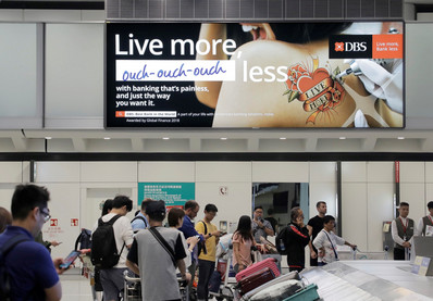 香港機(jī)場(chǎng)五樓李提取大堂巨幅燈箱廣告 香港機(jī)場(chǎng)五樓李提取大堂巨幅燈箱廣告