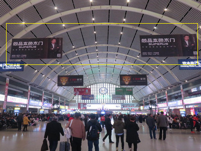 沈陽站出發(fā)層雙面吊旗廣告 沈陽站出發(fā)層雙面吊旗廣告