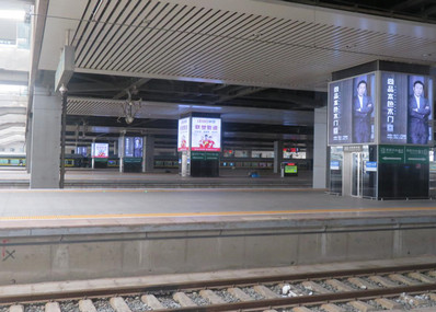 長春站站臺層電梯井燈箱廣告 長春站站臺層電梯井燈箱廣告