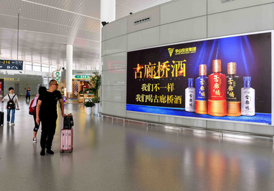 溫州機(jī)場T2二層出發(fā)候機(jī)安檢后左右通廊拐角處燈箱廣告 溫州機(jī)場T2二層出發(fā)候機(jī)安檢后左右通廊拐角處燈箱廣告
