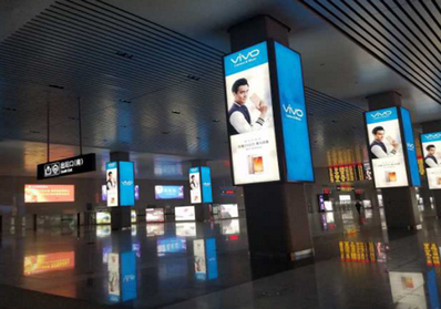 長春西站出站通道包柱燈箱廣告 長春西站出站通道包柱燈箱廣告