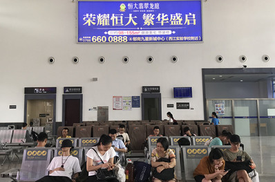 郁南站候車(chē)廳墻面燈箱廣告 郁南站候車(chē)廳墻面燈箱廣告