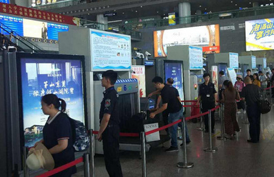 天津西站安檢口滾動(dòng)燈箱廣告 天津西站安檢口滾動(dòng)燈箱廣告