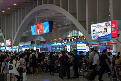 石家莊站候車(chē)大廳南北檢票口燈箱廣告