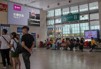 古鎮(zhèn)站售票廳近A、B進出站口燈箱廣告