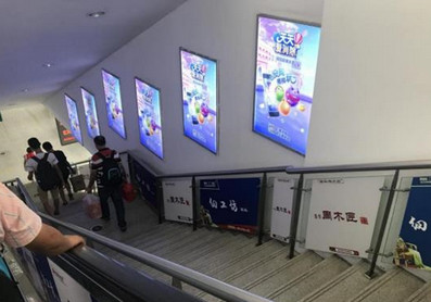 南朗站A1、B1電梯通道小燈箱廣告