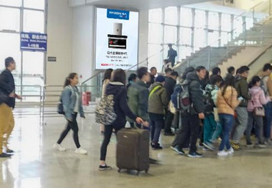 南頭站A1、B1電梯通道旁燈箱廣告