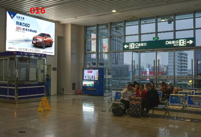 南頭站C、D、A、B進出站口旁燈箱廣告