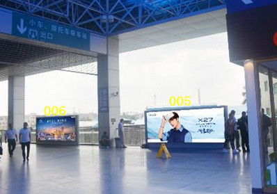 小欖站AB區(qū)進站樓梯口過道落地燈箱廣告