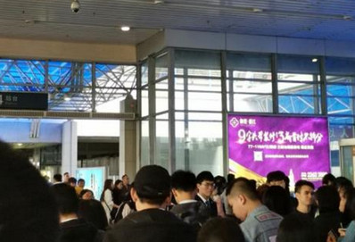 小欖站B區(qū)、A區(qū)到達口旁燈箱廣告