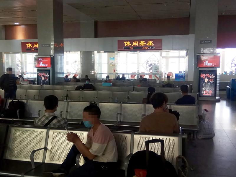 何洛洛貴陽(yáng)高鐵站廣告