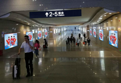 德州東站出站通道墻體燈箱廣告 德州東站出站通道墻體燈箱廣告