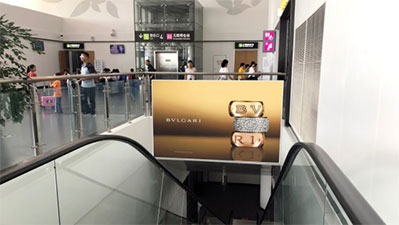 出發(fā)候機(jī)大廳遠(yuǎn)機(jī)位燈箱 出發(fā)候機(jī)大廳遠(yuǎn)機(jī)位燈箱