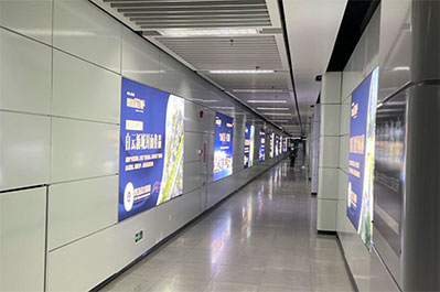 東廣場(chǎng)出入口通道燈箱套裝 東廣場(chǎng)出入口通道燈箱套裝