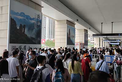 南廊道南側(cè)立柱燈箱 南廊道南側(cè)立柱燈箱