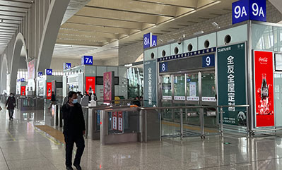 候車(chē)大廳立式燈箱