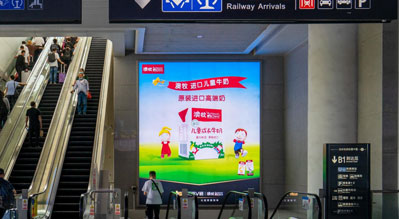 一層扶梯梯楣燈箱廣告 一層扶梯梯楣燈箱廣告