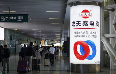 深圳北高鐵站出站通道圓柱燈箱廣告