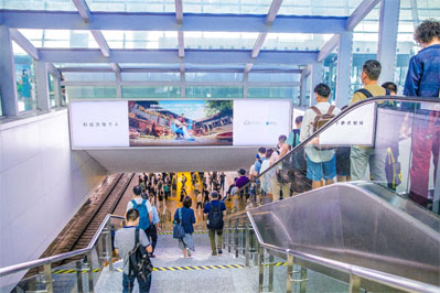 杭州東高鐵站進站口檢票楣頭燈箱廣告 杭州東高鐵站進站口檢票楣頭燈箱廣告