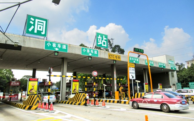 廣州龍洞收費(fèi)站燈箱廣告投放優(yōu)勢(shì)，廣州收費(fèi)站龍洞站廣告價(jià)格