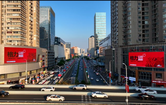 武漢洪山街道口十字路口雙子LED廣告投放，武漢LED大屏廣告價格