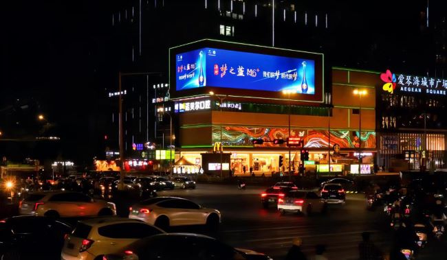 南寧華豐城大屏LED廣告投放，南寧裸眼3D大屏廣告