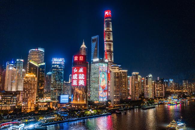 戶(hù)外廣告：經(jīng)濟(jì)運(yùn)行的鏡像與推手