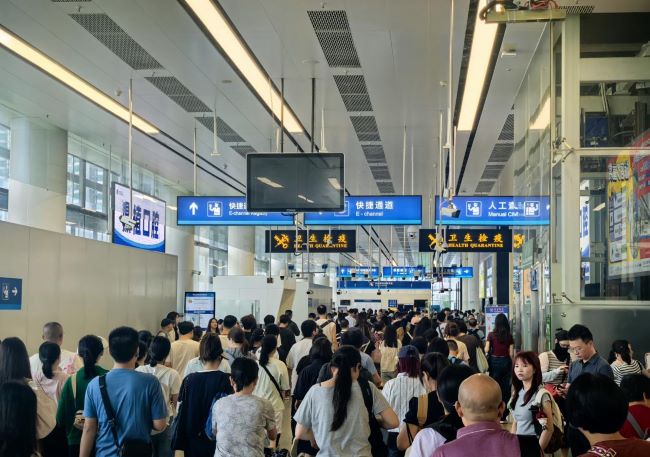 深圳福田口岸大屏廣告投放，深圳站福田口岸LED廣告價格