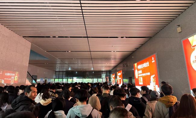 三明北站廣告出站通道兩側(cè)墻面燈箱投放，沙縣高鐵站廣告價(jià)格