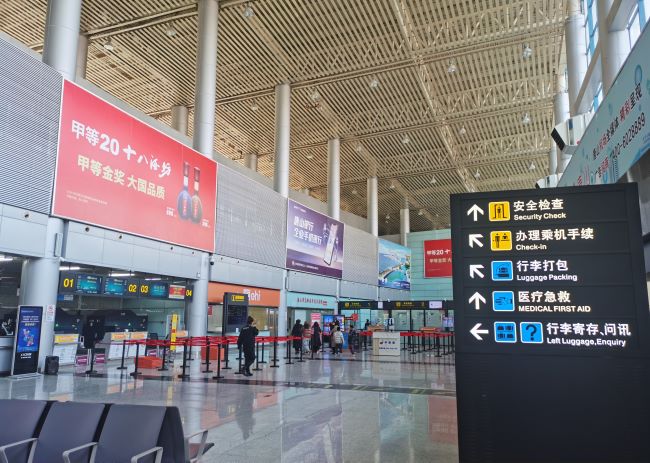 唐山機場出發(fā)值機柜臺上方大牌廣告投放，三女河機場大屏廣告