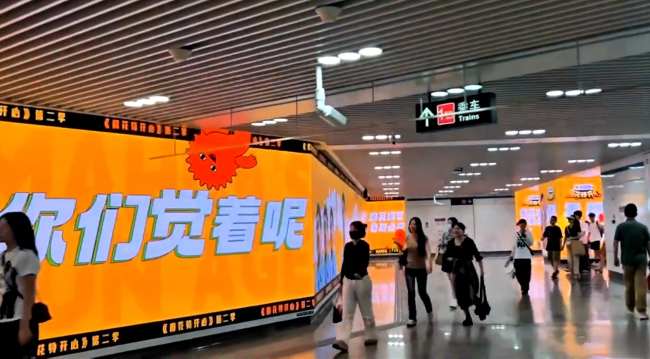 杭州地鐵濱康路站通道墻面LED廣告投放，杭州地鐵大屏廣告價(jià)格