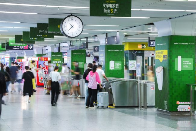 杭州鳳起路地鐵站創(chuàng)意包柱廣告投放，杭州地鐵廣告價(jià)格